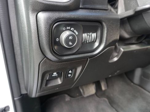 Used 2019 RAM 1500 Laramie AWD/4WD image 19