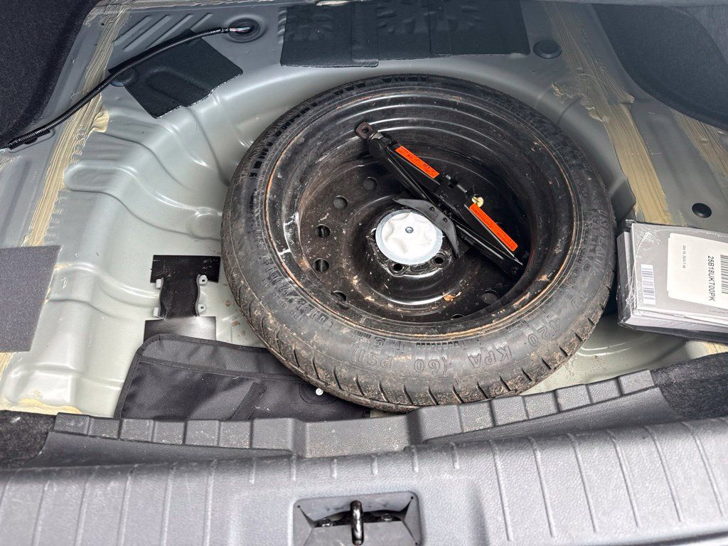 Used 2025 Nissan Sentra SR FWD image 14