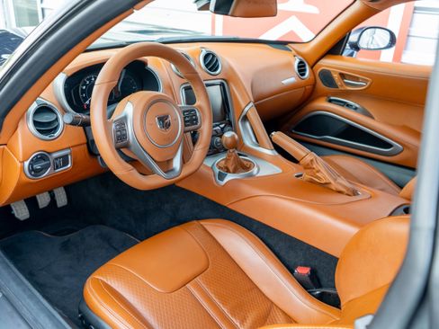 Used 2013 SRT Viper GTS w/ GTS Laguna Interior Pkg RWD image 8