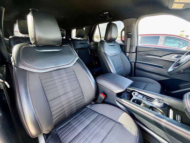 Used 2025 Ford Explorer ST-Line w/ Premium Package RWD image 12