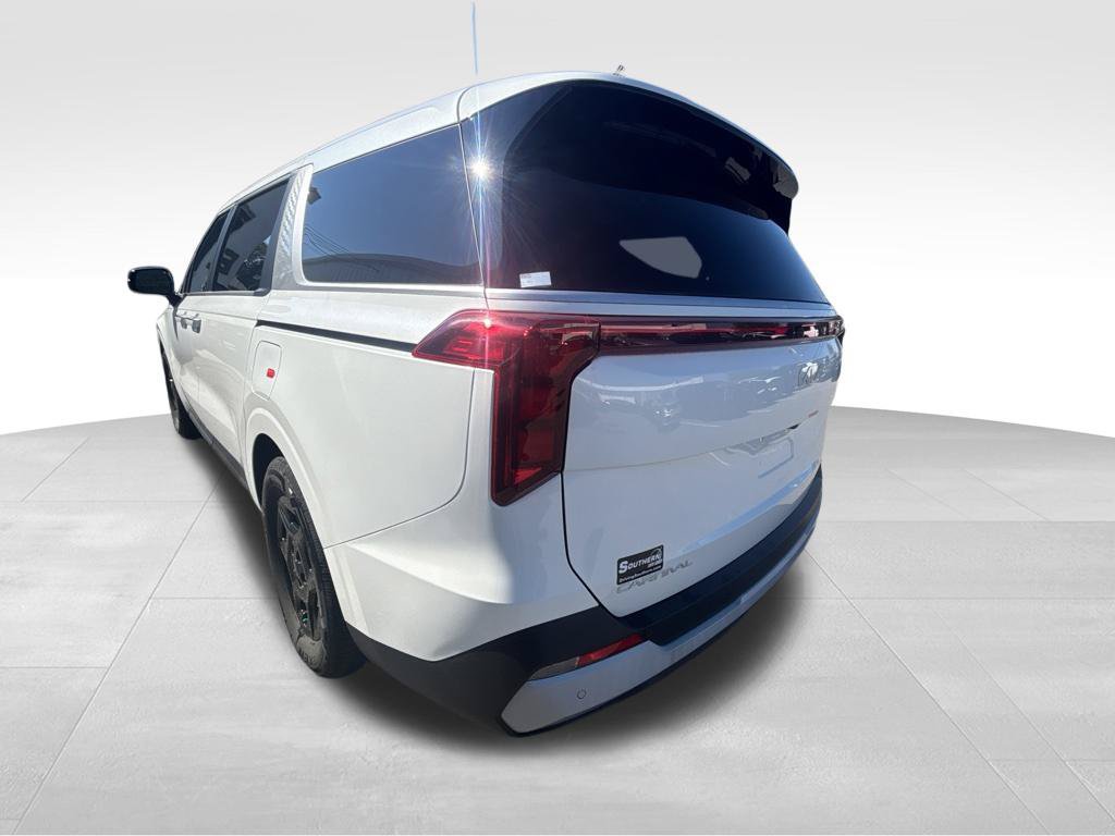 Used 2026 Kia Carnival LX FWD image 3