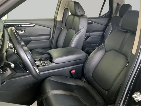 Used 2025 Honda Pilot EX-L image 8