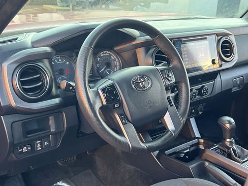 Used 2019 Toyota Tacoma TRD Off-Road image 14