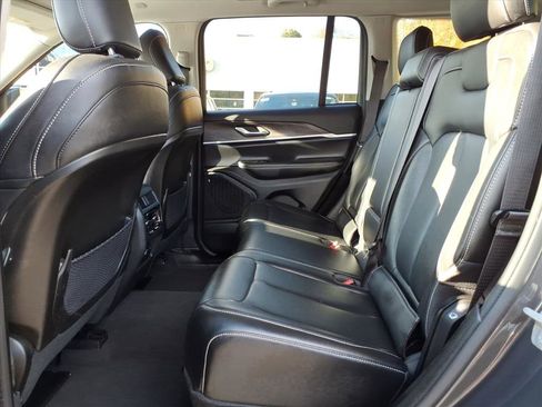 Certified 2023 Jeep Grand Cherokee Limited image 8