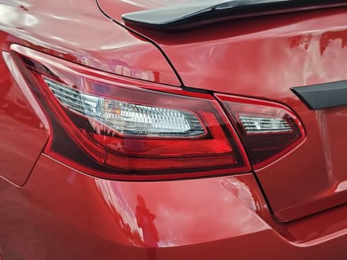Used 2017 Nissan Altima 2.5 SR w/ Midnight Edition Package FWD image 32