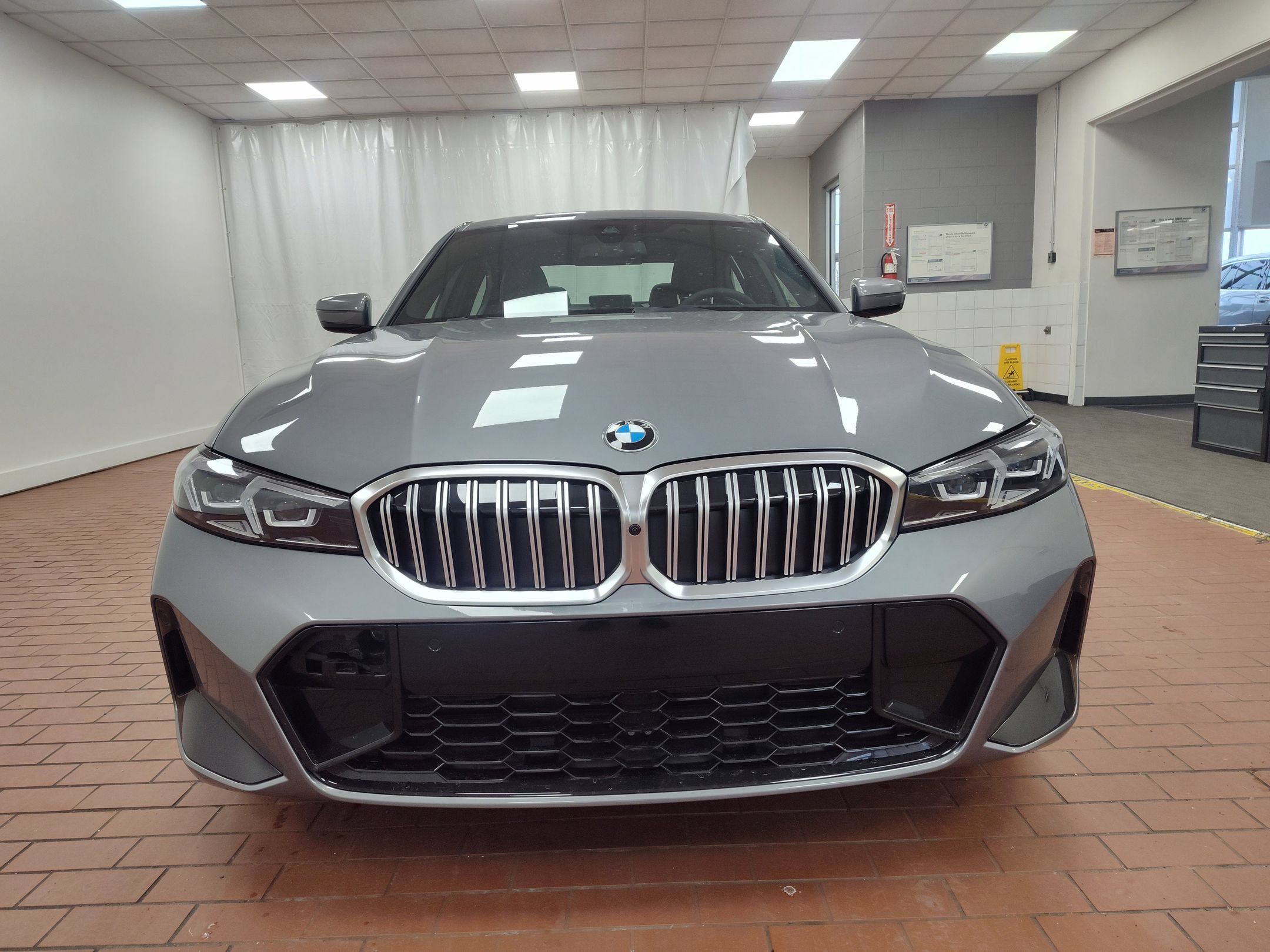 Used 2026 BMW 330i xDrive Sedan w/ M Sport Package AWD/4WD image 5