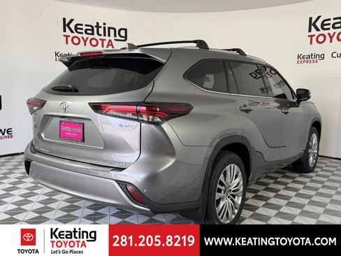 New 2026 Toyota Highlander Platinum image 14