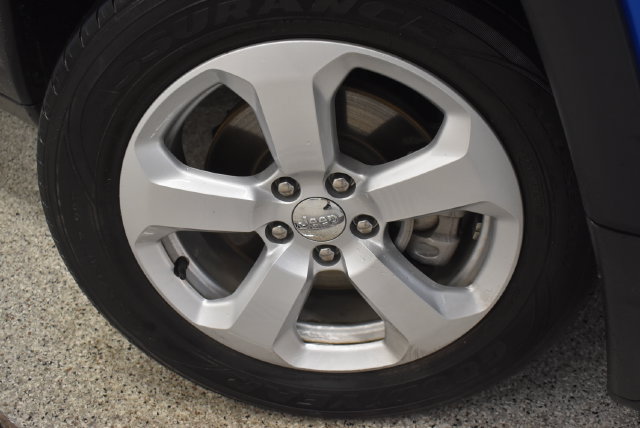 Used 2020 Jeep Compass Latitude w/ Cold Weather Group AWD/4WD image 30