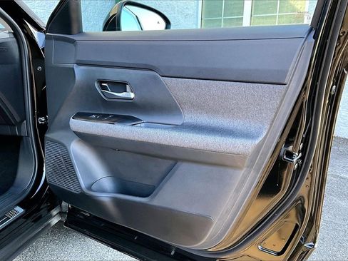 Certified 2025 Nissan Kicks SV w/ Illumination Package image 27