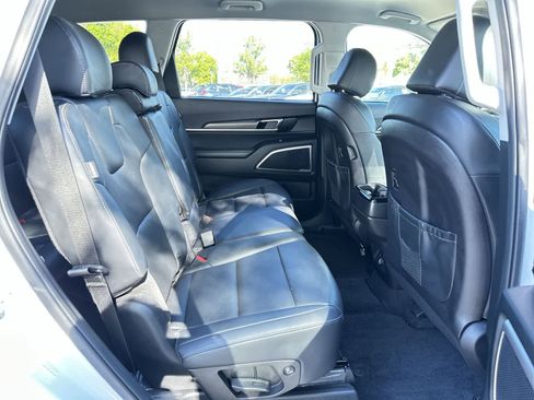 Used 2025 Kia Telluride LX image 16