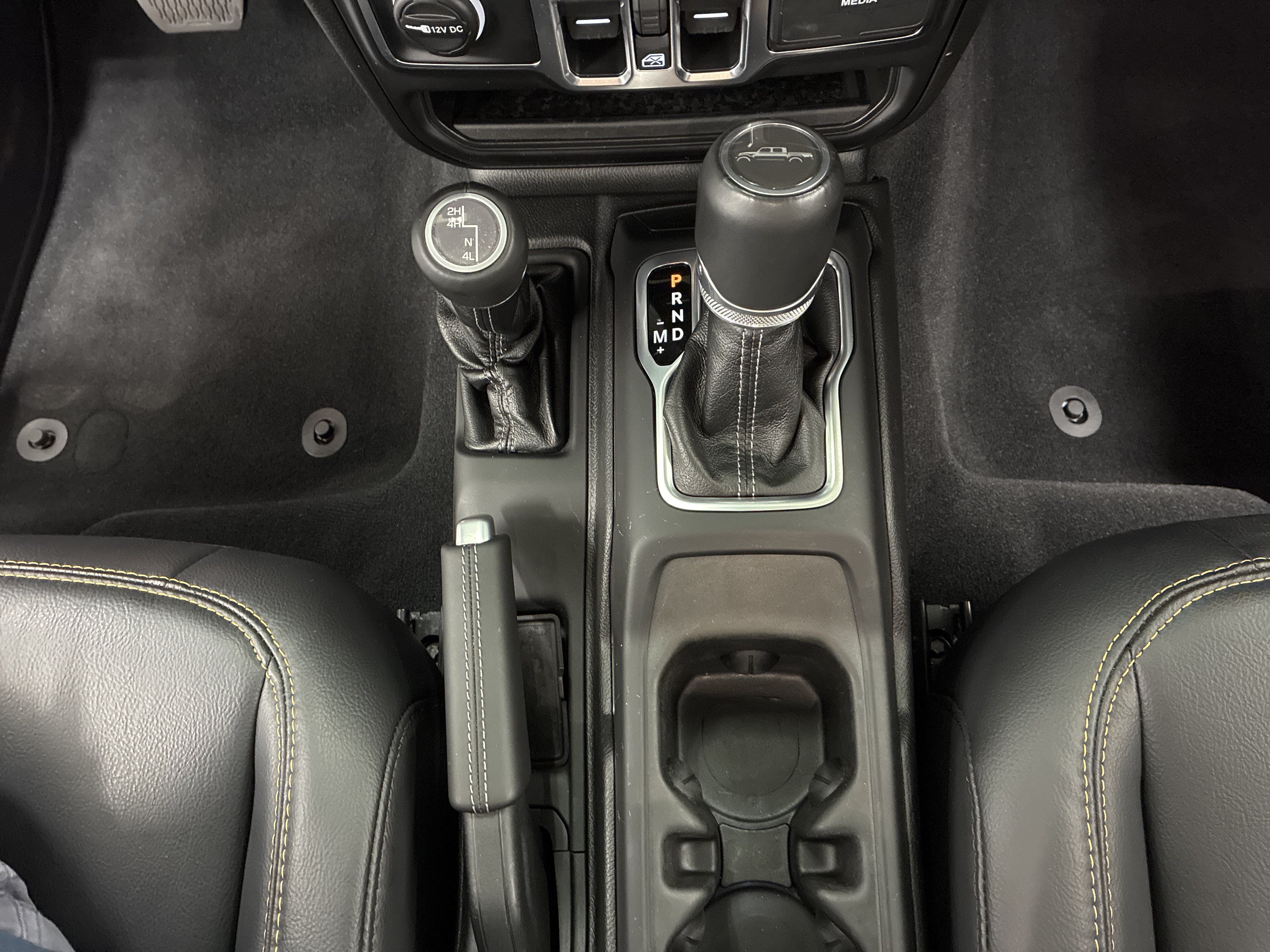 Certified 2025 Jeep Gladiator Sport AWD/4WD image 25