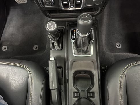 Certified 2025 Jeep Gladiator Sport AWD/4WD image 25