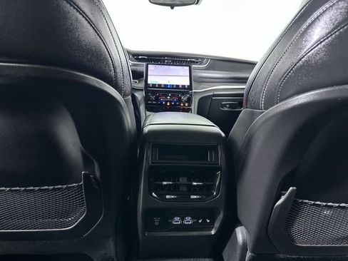 Used 2023 Jeep Grand Cherokee Limited w/ Black Appearance Package image 22