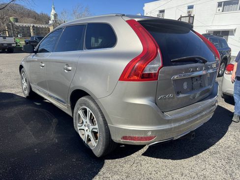 Used 2015 Volvo XC60 T6 w/ Proximity Package AWD/4WD image 7