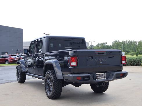 Used 2022 Jeep Gladiator Sport AWD/4WD image 7