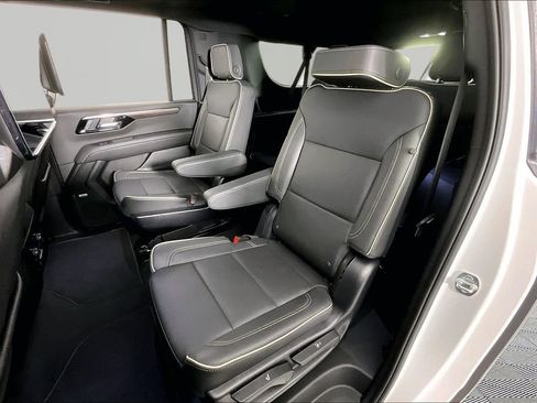 Certified 2025 Chevrolet Suburban Premier AWD/4WD image 17