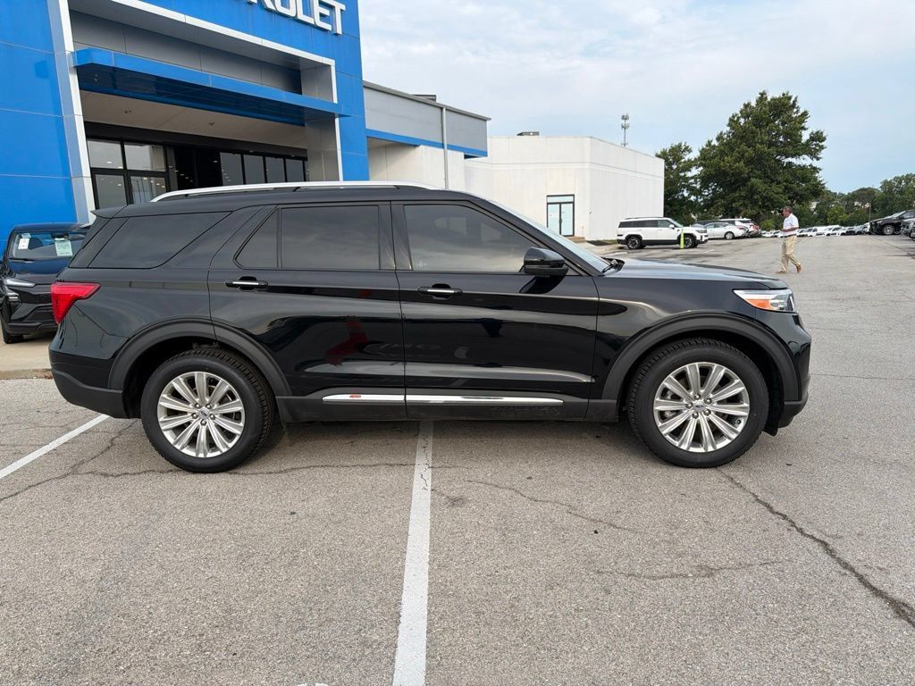 Used 2021 Ford Explorer Limited w/ Equipment Group 301A AWD/4WD image 11