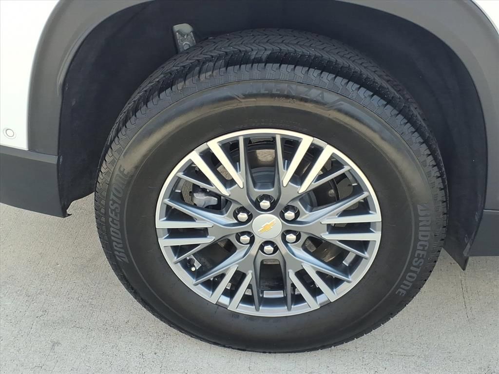 Used 2025 Chevrolet Traverse LT w/ Enhanced Driving Package FWD image 13