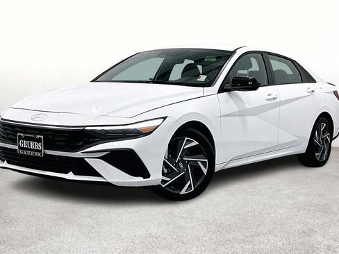 Certified 2025 Hyundai Elantra SEL image 14