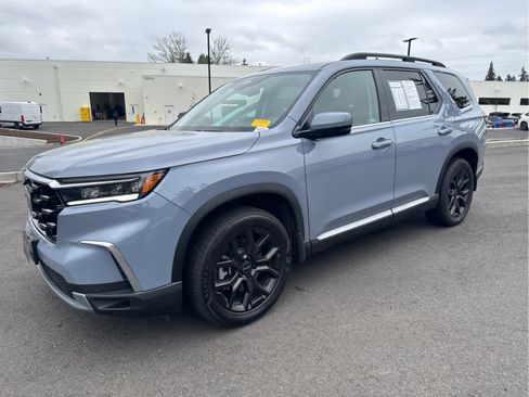 Used 2025 Honda Pilot Touring image 3