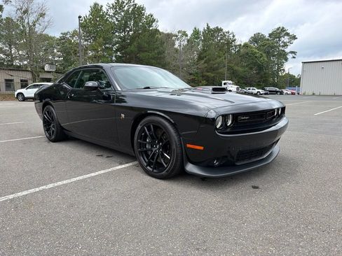 Used 2022 Dodge Challenger R/T Scat Pack w/ Shaker Package RWD image 4