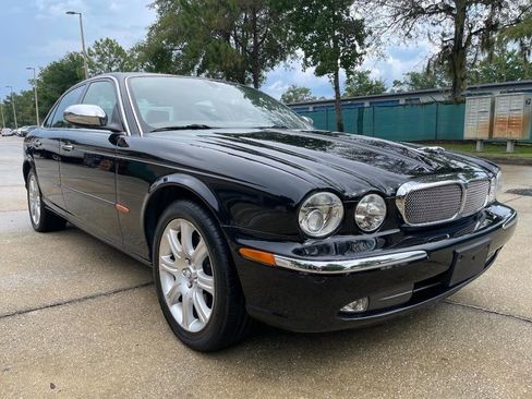 Used 2004 Jaguar XJ8 image 10