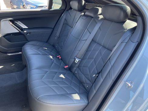 Used 2025 BMW 750e xDrive w/ Premium Package AWD/4WD image 19