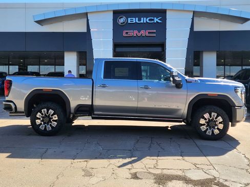 New 2026 GMC Sierra 2500 Denali w/ Denali Reserve Package AWD/4WD image 2