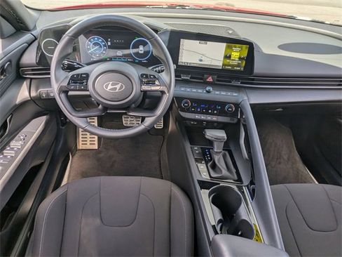 Used 2025 Hyundai Elantra SEL image 32