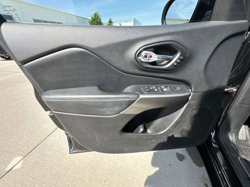 Used 2020 Jeep Cherokee High Altitude AWD/4WD image 23