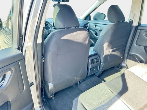 Used 2025 Nissan Rogue SV FWD image 12