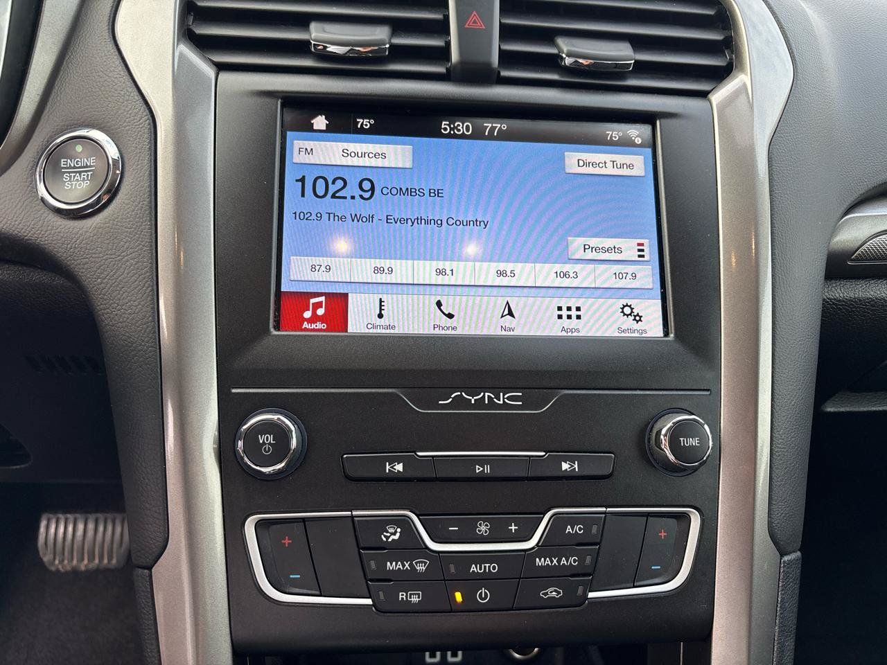 Used 2019 Ford Fusion SE FWD image 19