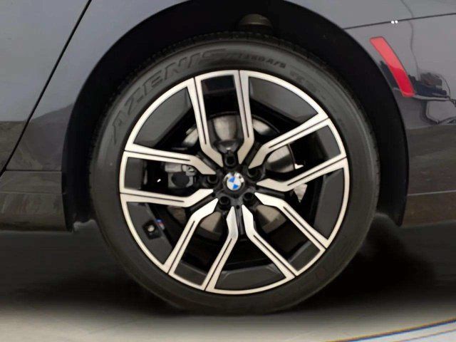 Used 2026 BMW 740i xDrive AWD/4WD image 98