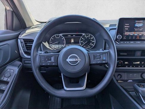 Used 2024 Nissan Rogue SV image 14