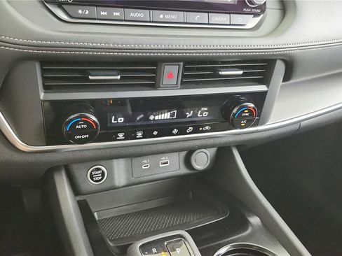 Used 2023 Nissan Rogue SV FWD image 26