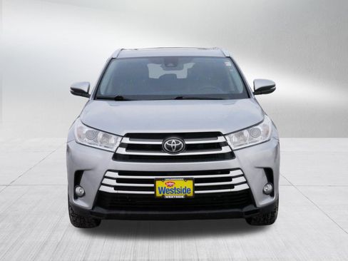 Used 2018 Toyota Highlander XLE image 2