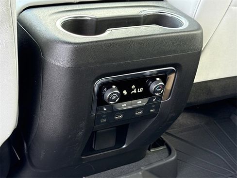 New 2026 Chevrolet Suburban Premier image 18