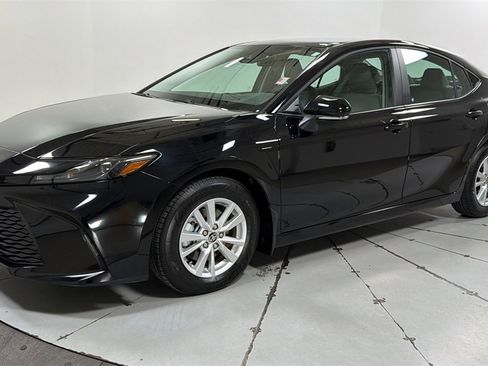 Used 2026 Toyota Camry LE w/ Convenience Package image 1