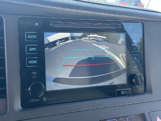 Used 2015 Toyota Sienna XLE Premium FWD image 32