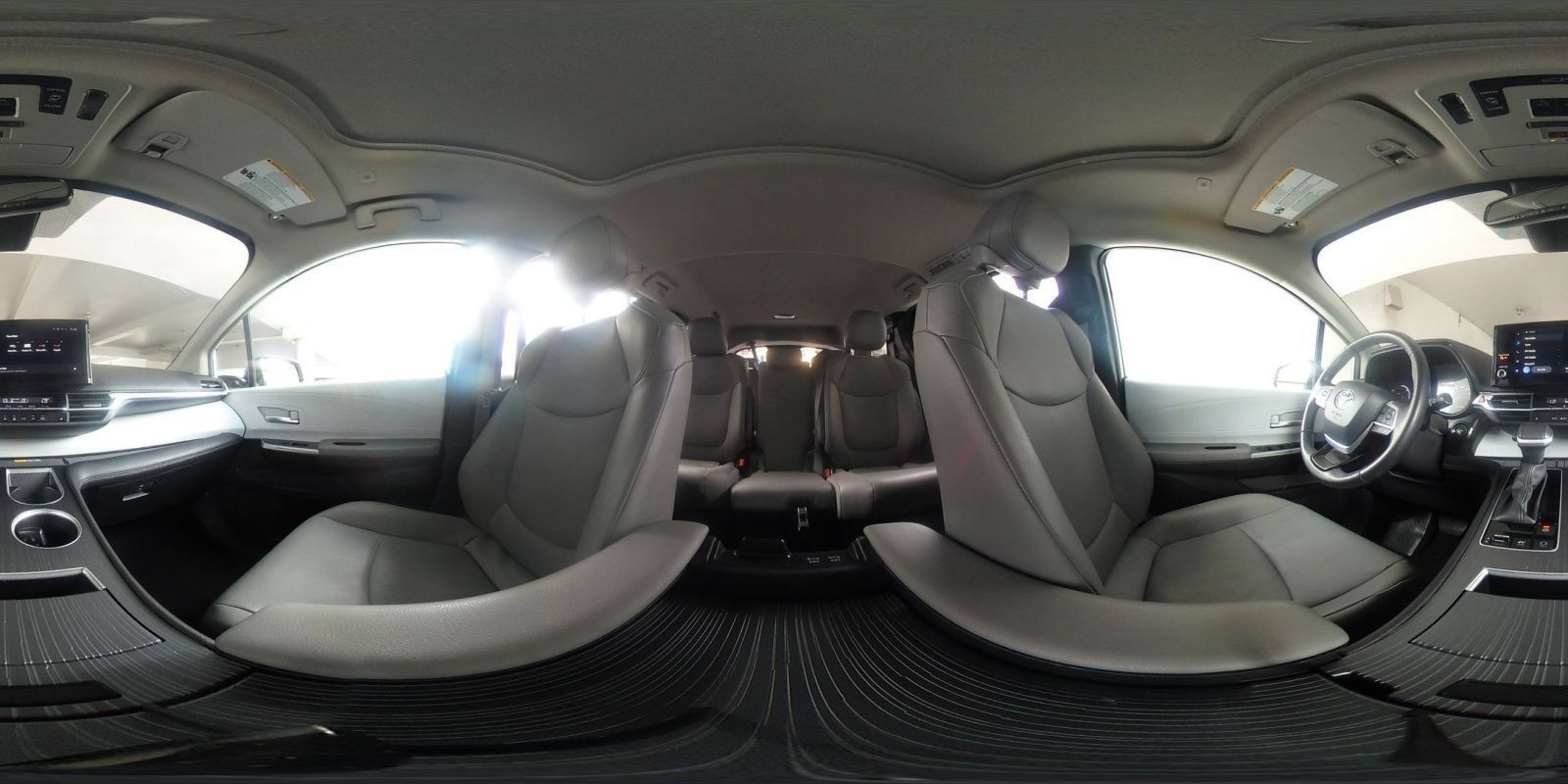 Used 2025 Toyota Sienna XLE FWD image 44