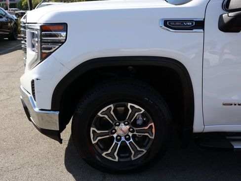 Used 2024 GMC Sierra 1500 SLT image 11
