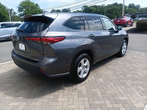 Used 2020 Toyota Highlander LE AWD/4WD image 6
