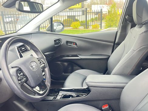 Used 2022 Toyota Prius XLE w/ Advanced Technology Package image 4