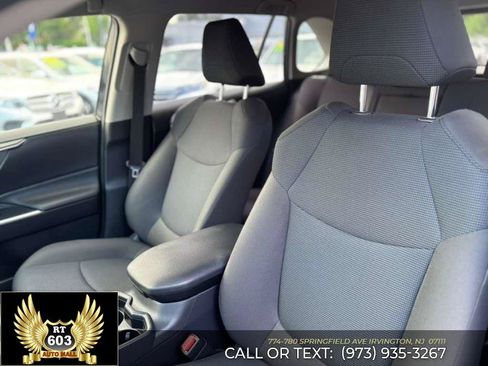 Used 2020 Toyota RAV4 LE w/ Carpet Mat Package AWD/4WD image 26
