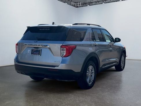 Used 2022 Ford Explorer XLT AWD/4WD image 5