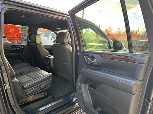 Used 2024 Chevrolet Suburban Premier image 13