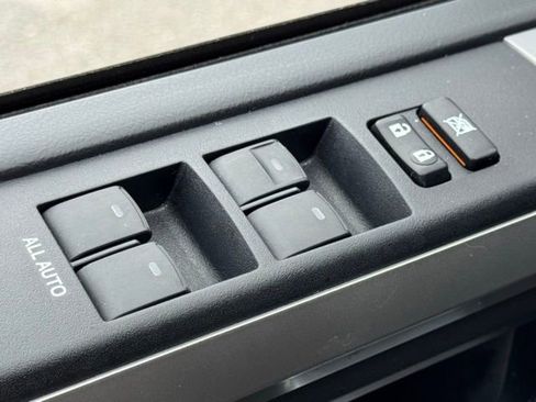 Used 2017 Toyota 4Runner SR5 image 18