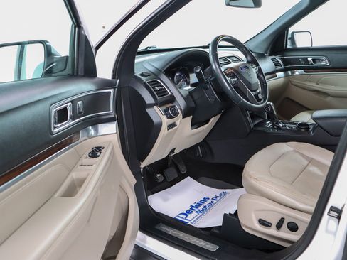 Used 2019 Ford Explorer Limited w/ Class III Trailer Tow Package image 3