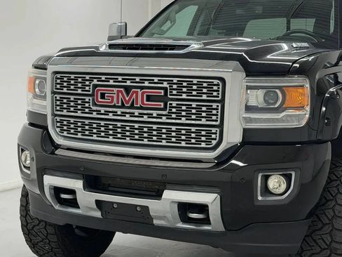 Used 2018 GMC Sierra 2500 Denali w/ Duramax Plus Package AWD/4WD image 38