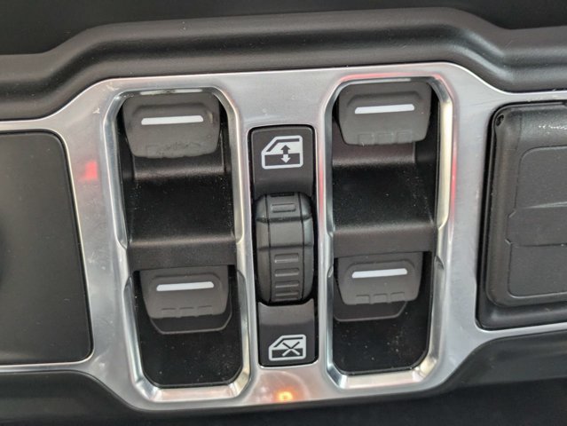 Used 2022 Jeep Wrangler Unlimited Sahara AWD/4WD image 21